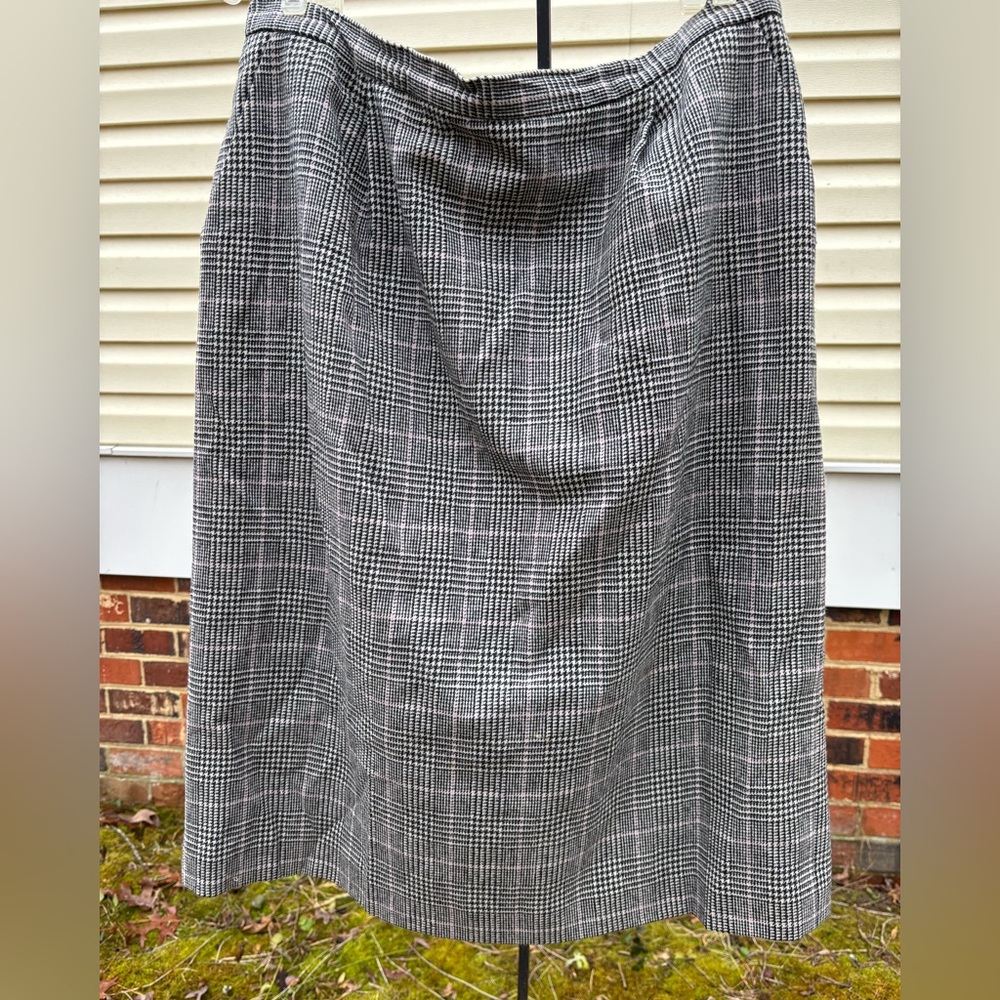 Pendleton wool USA made vtg Black and White Checkered A-Line Skirt 17.5” by 28”